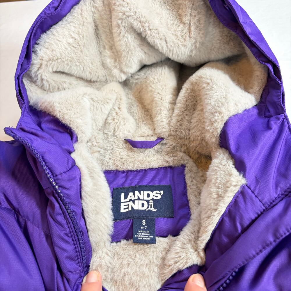 Lands End girls long purple fur lined puffer jacket.  Size S 6-7.  Heavyweight - Picture 7 of 9